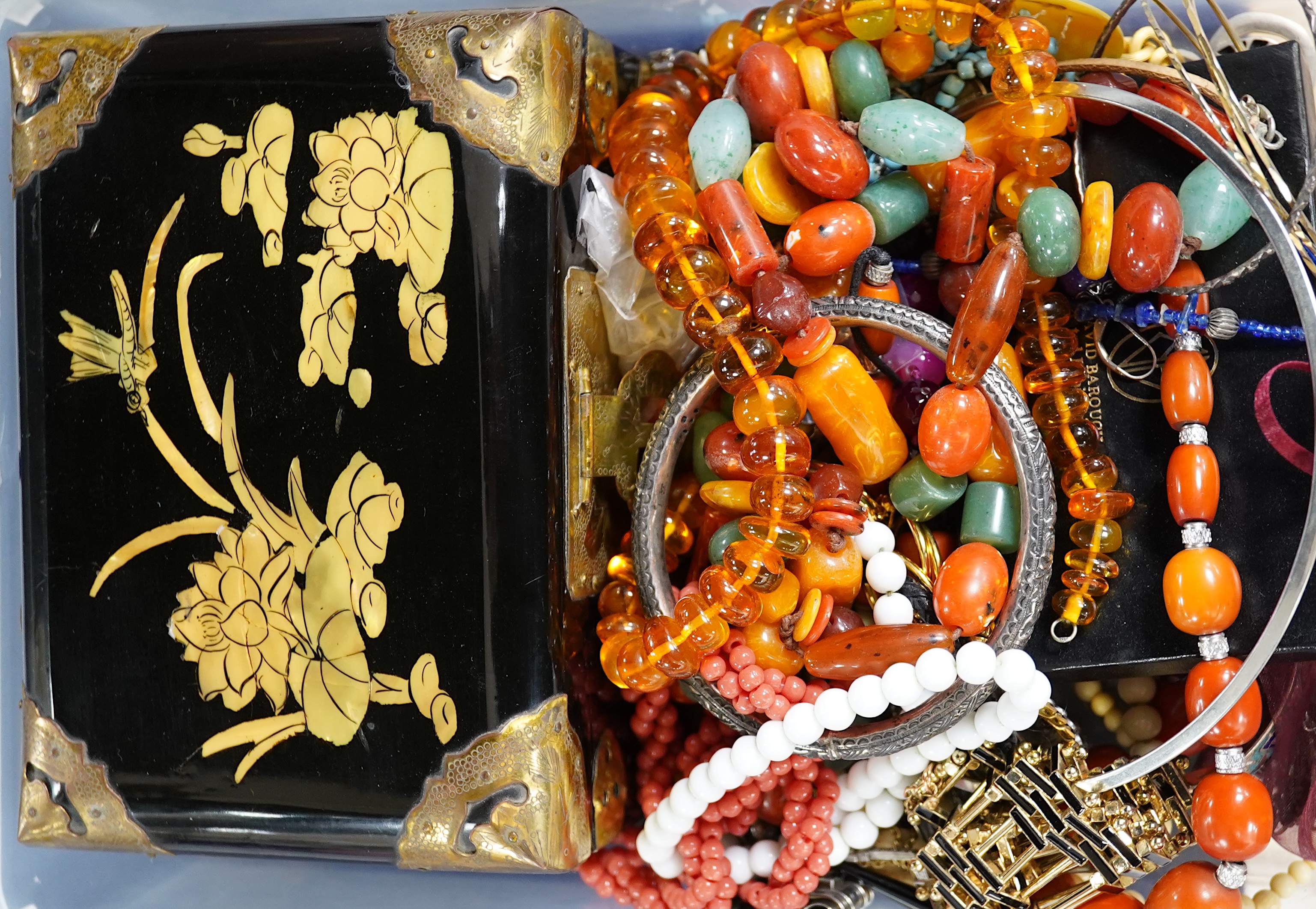 A quantity of assorted jewellery and other items including costume, amber necklace, silver ring, 925 cross pendant, lacquer box, etc. Condition - fair